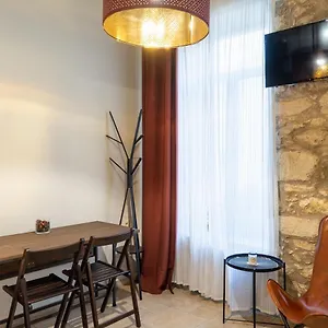 Quattro Domus Apartment